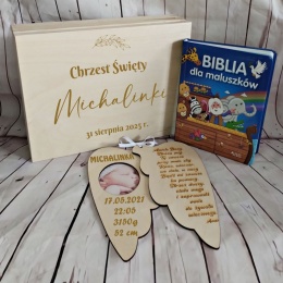 pamiatka na chrzest od chrzestnego z biblią