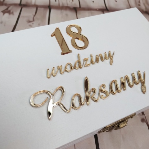 pudełko na pieniądze biało złote prezent dla dziewczyny na 18